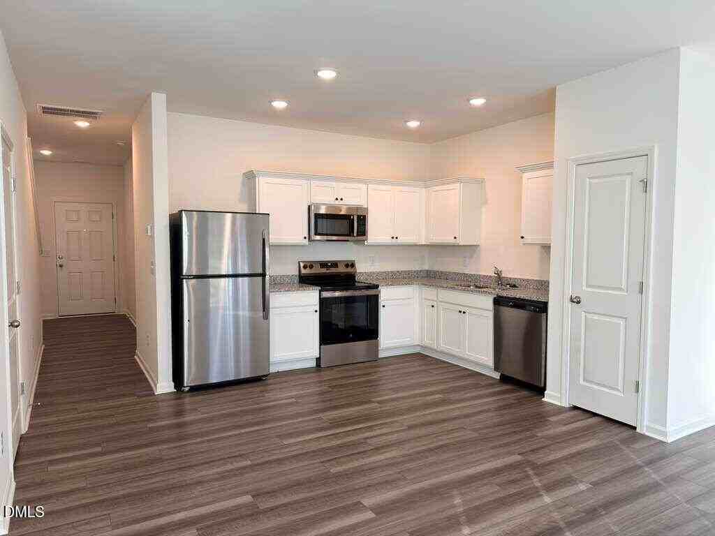 2048 Trailside Dr - Photo 7 of 27