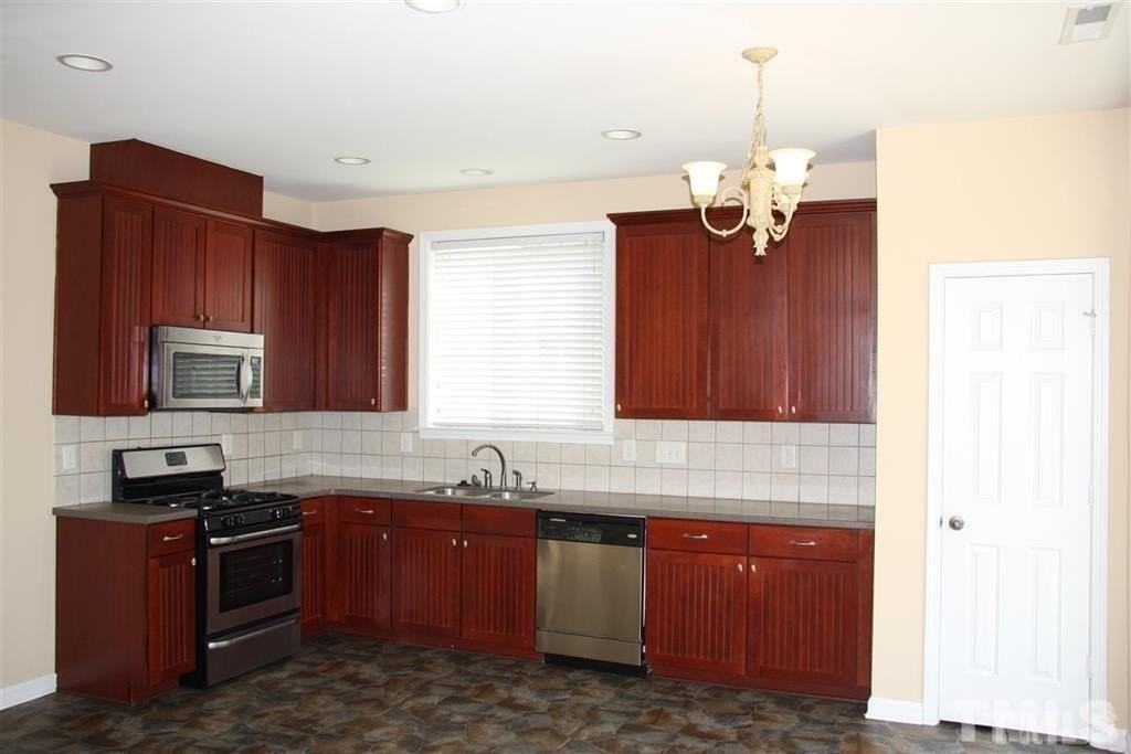 2023 Remington Oaks Cir - Photo 7 of 23