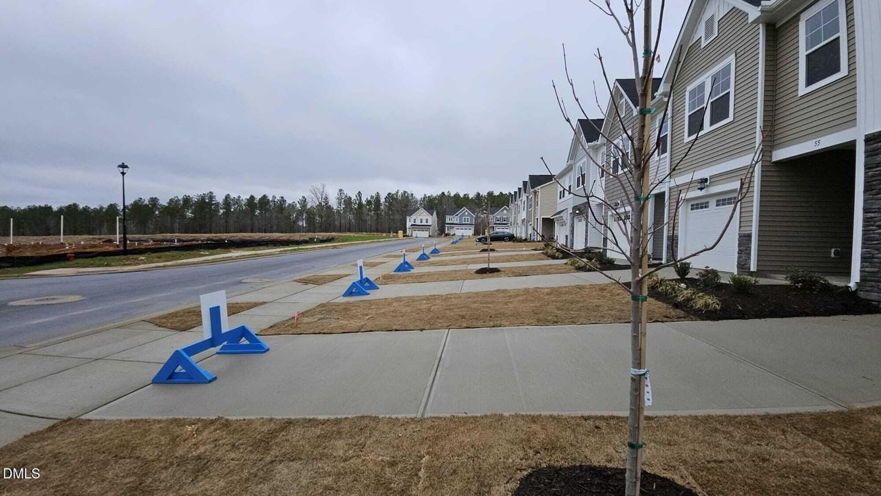 63 Broward Ln - Photo 2 of 31