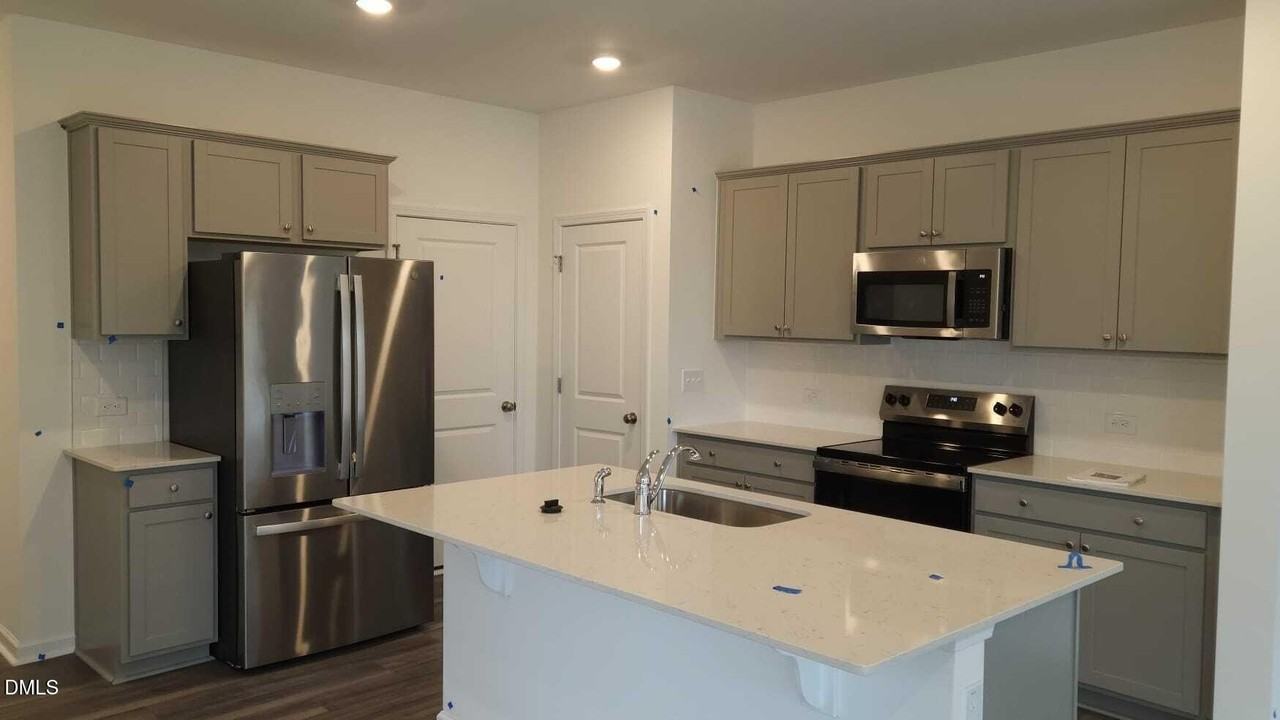 63 Broward Ln - Photo 5 of 31