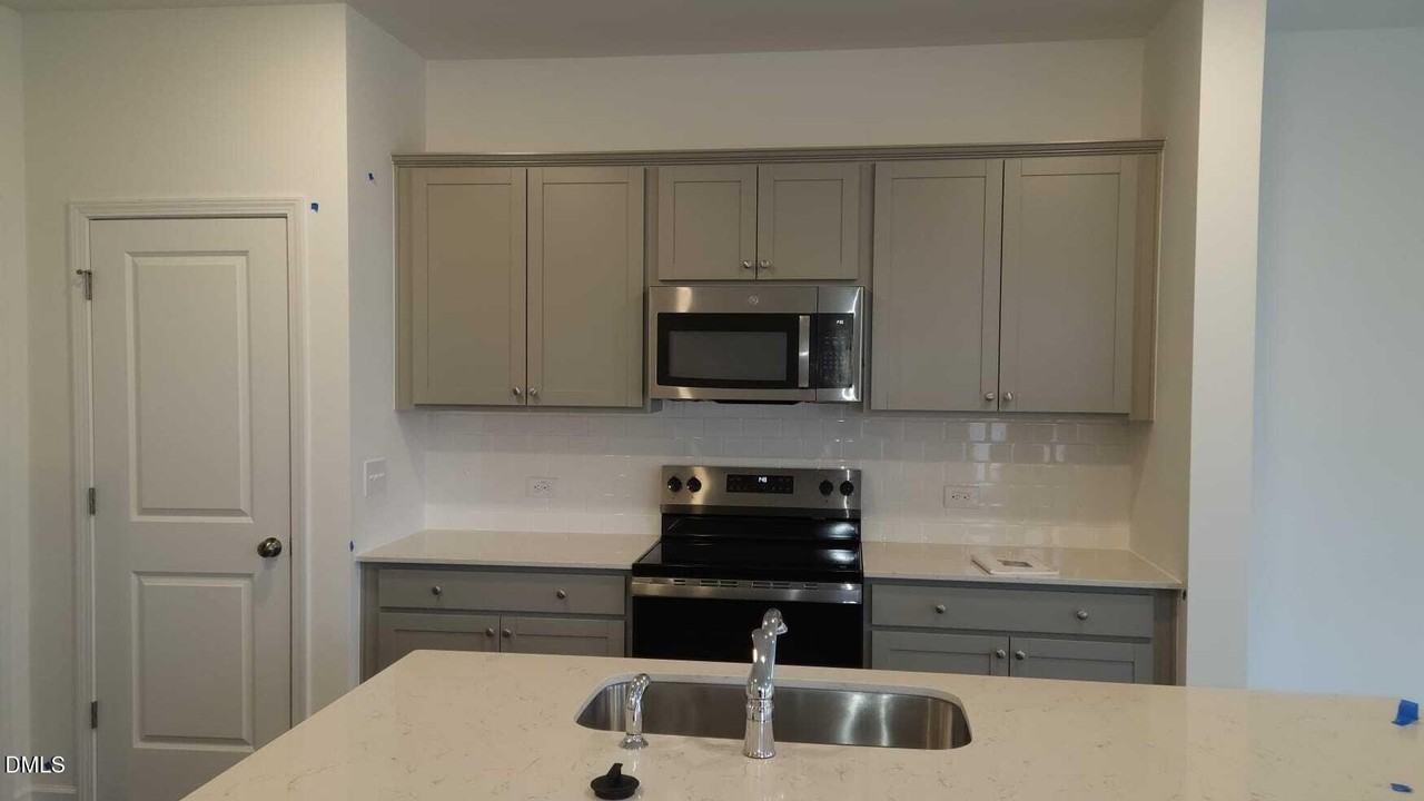 63 Broward Ln - Photo 7 of 31