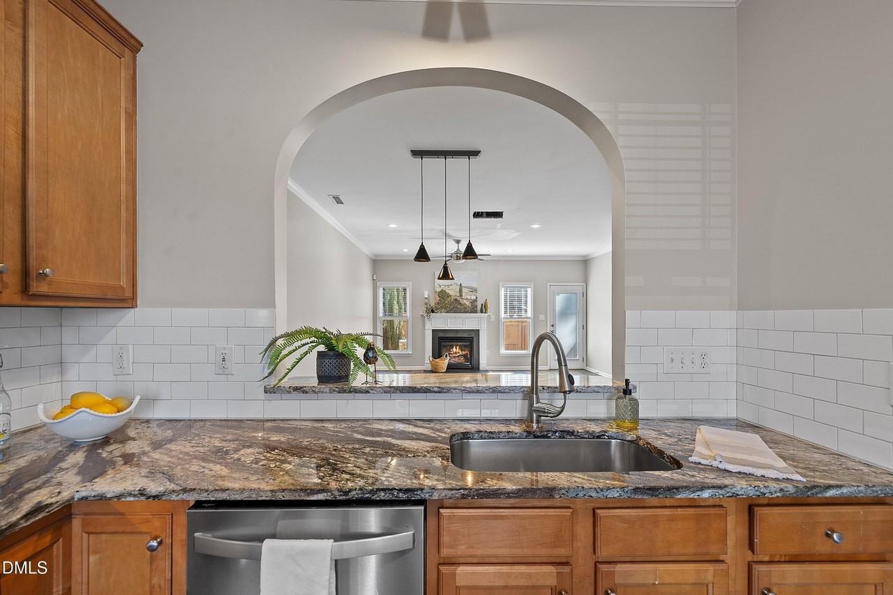 1052 Mica Lamp Ct - Photo 3 of 33