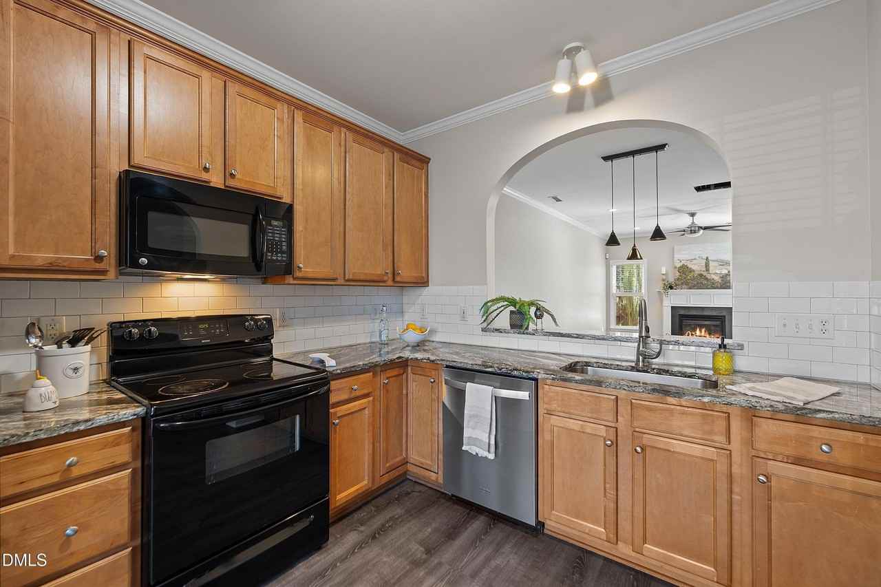 1052 Mica Lamp Ct - Photo 4 of 33