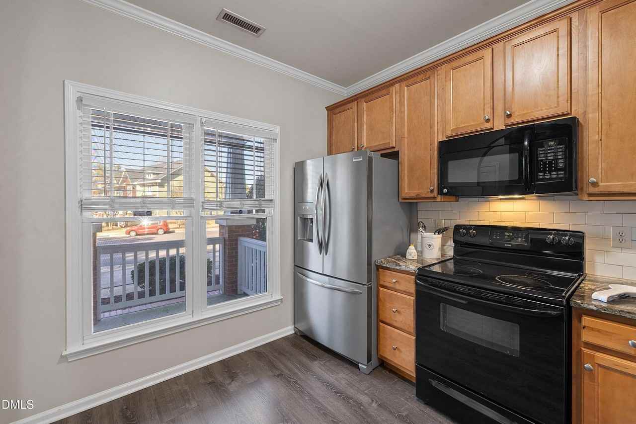 1052 Mica Lamp Ct - Photo 5 of 33