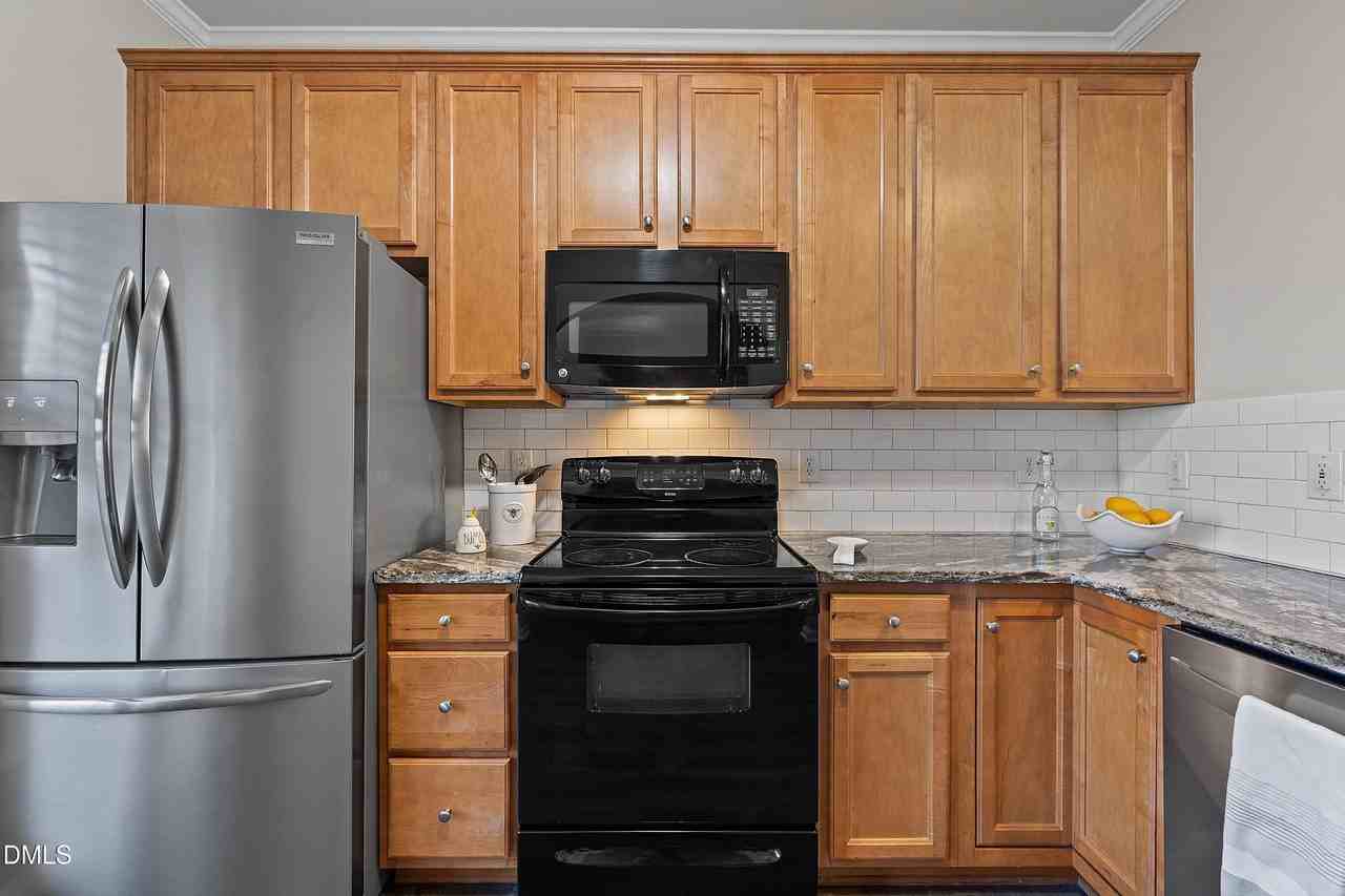 1052 Mica Lamp Ct - Photo 6 of 33