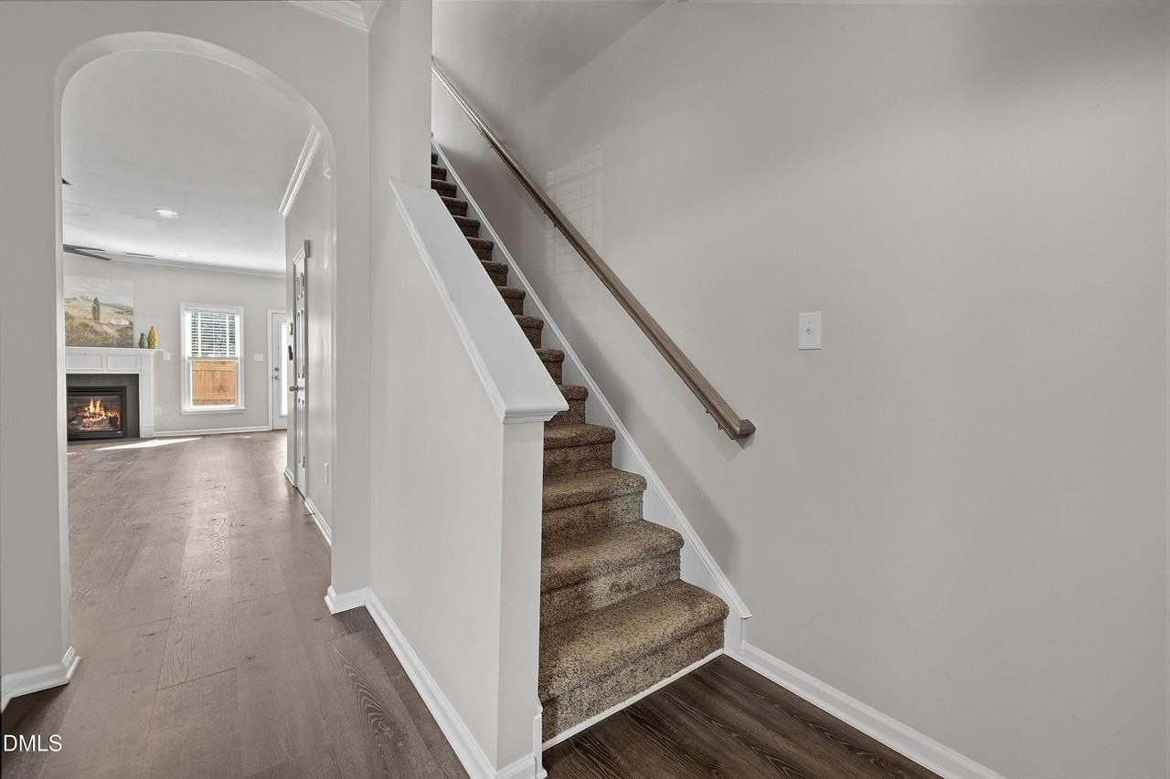 1052 Mica Lamp Ct - Photo 7 of 33