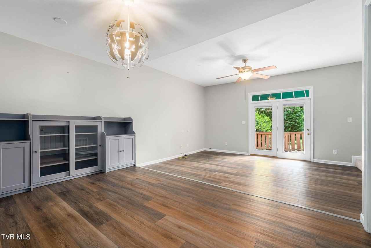 1109 Skyline Dr Apt 1 - Photo 5 of 31