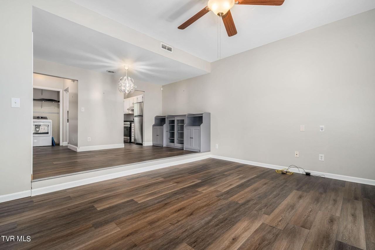 1109 Skyline Dr Apt 1 - Photo 6 of 31