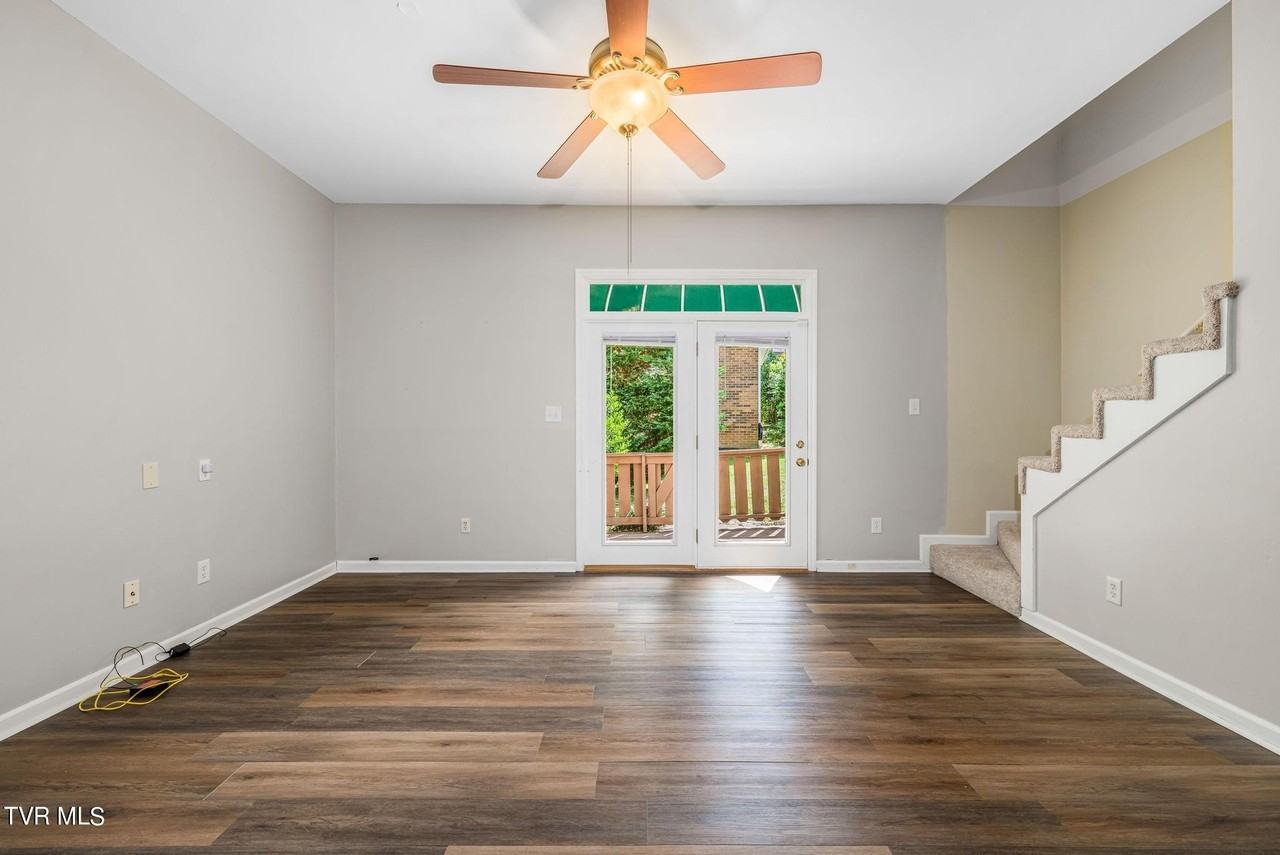 1109 Skyline Dr Apt 1 - Photo 7 of 31