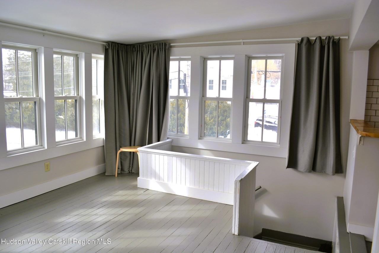 2303 Lucas Tpke Apt 3 - Photo 4 of 22