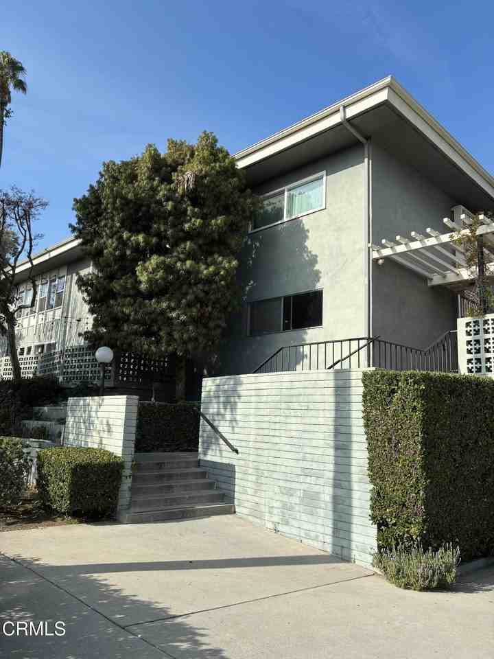 1520 Spruce St #8 - Photo 5 of 36