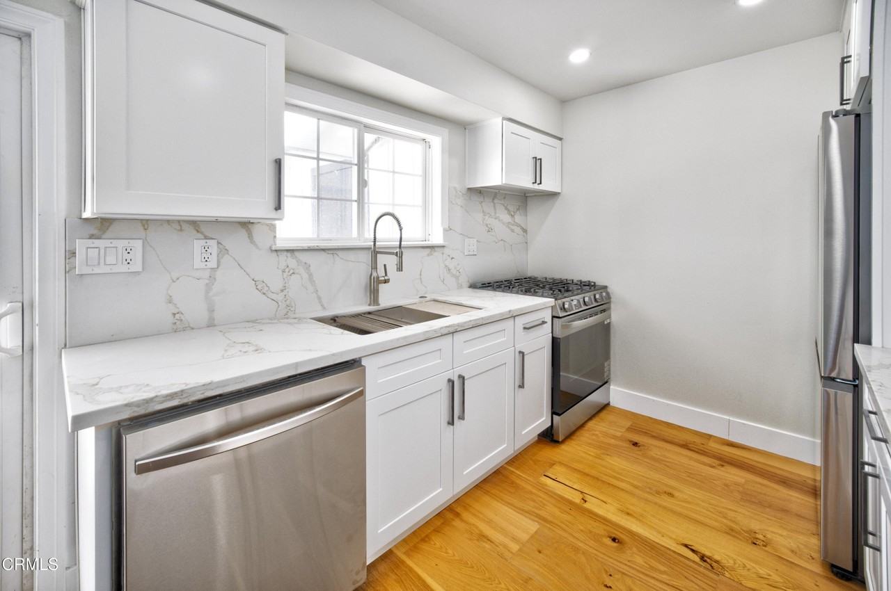 400 Arcade Dr - Photo 4 of 11