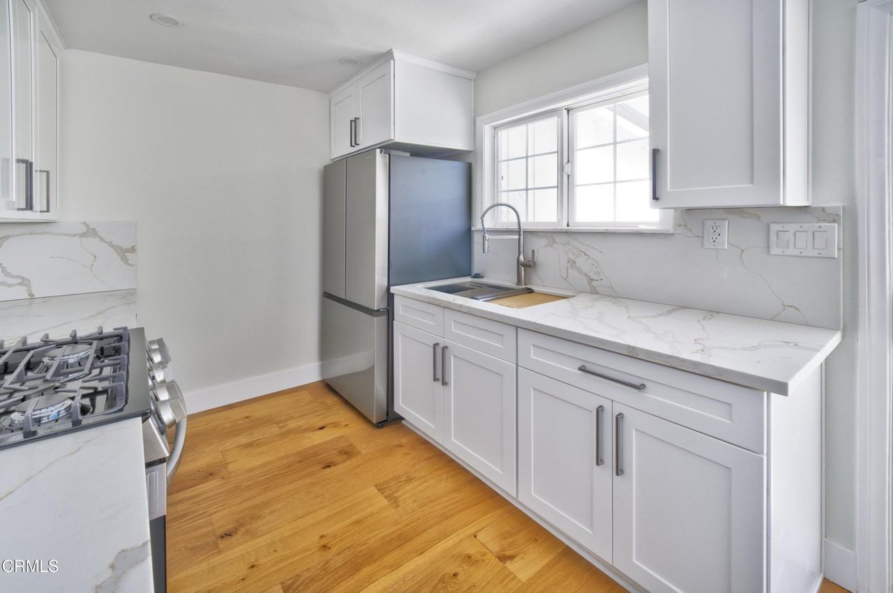 404 Arcade Dr - Photo 5 of 11