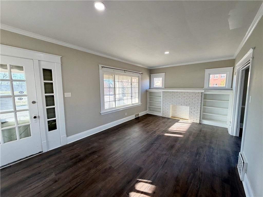 320 Reis St - Photo 4 of 28