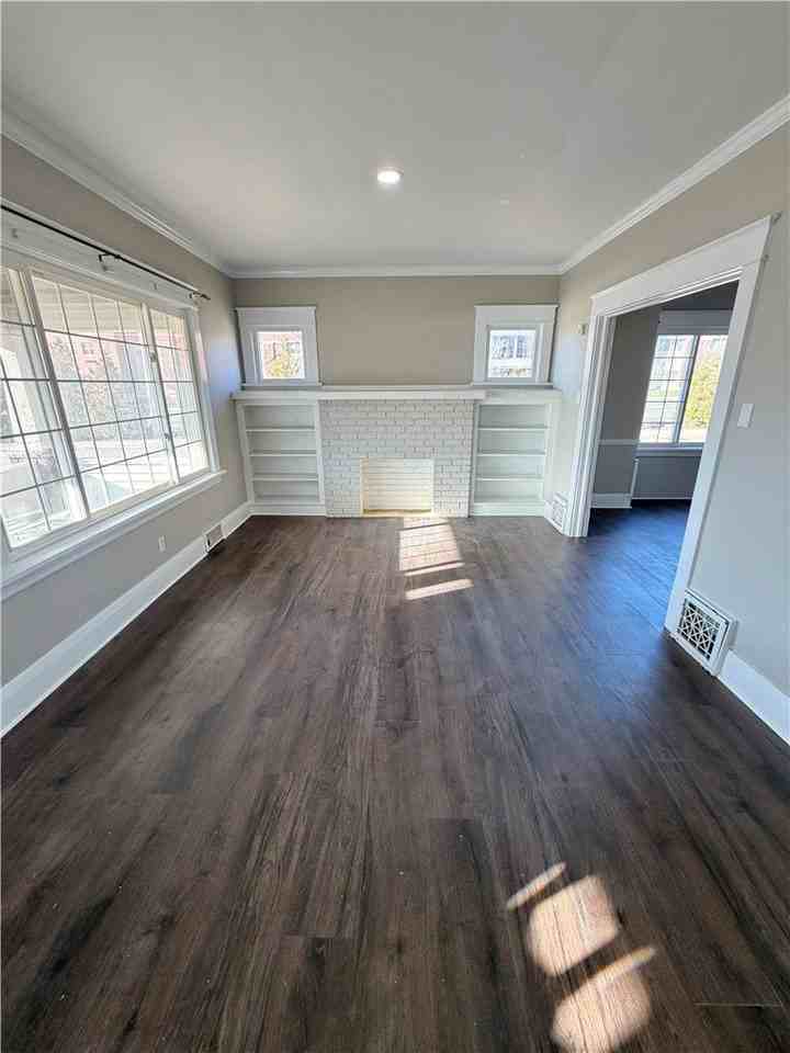 320 Reis St - Photo 5 of 28