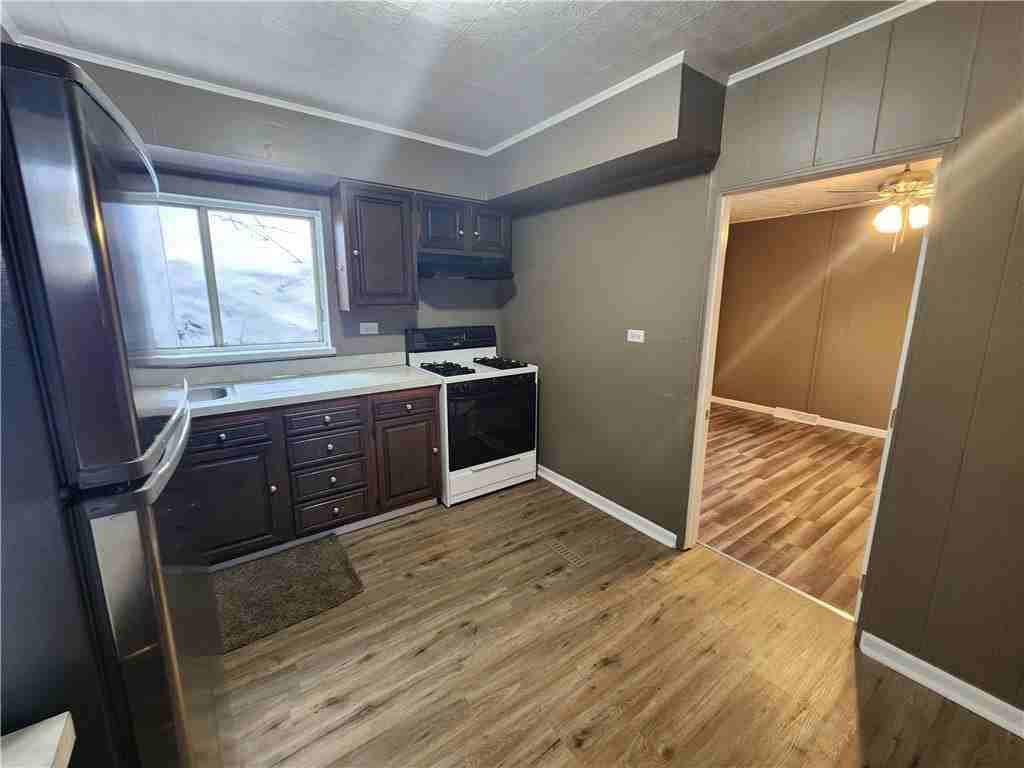 407 Alexander St - Photo 6 of 6