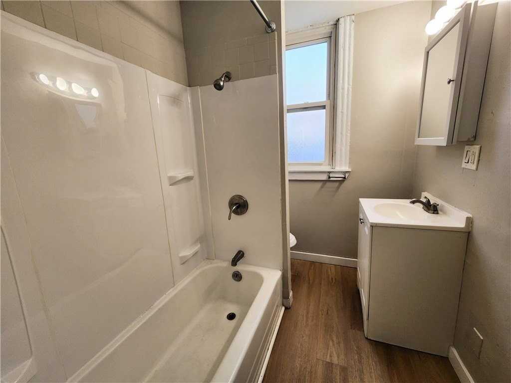 124 Cutler St - Photo 5 of 9