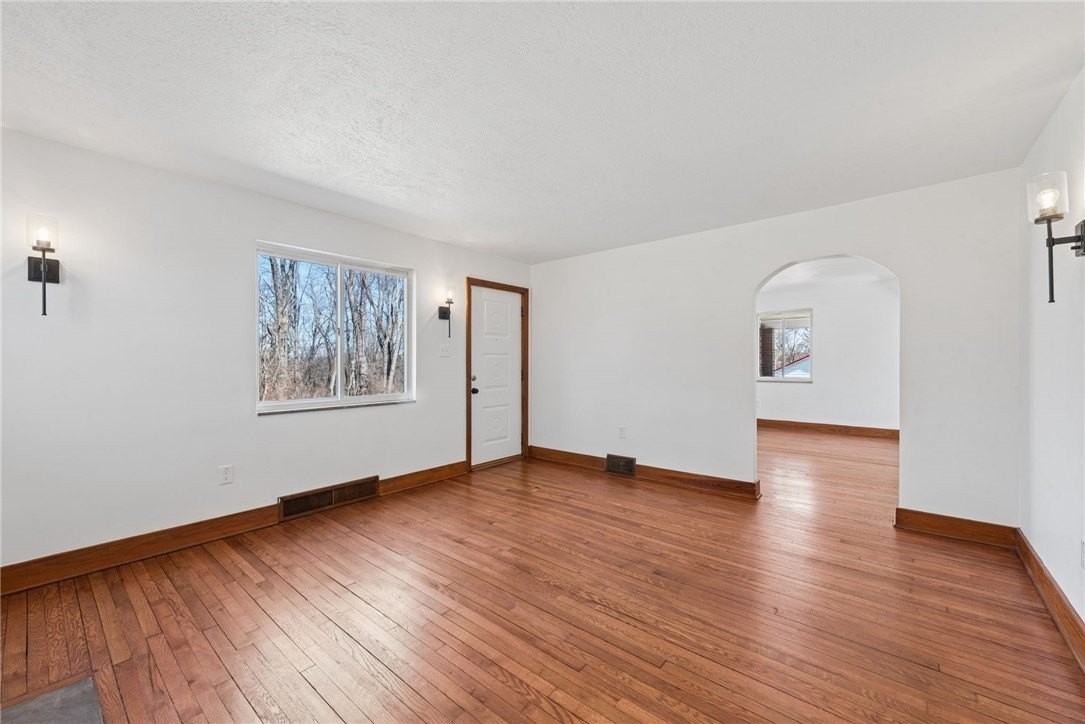 479 Brierly Lane Ext - Photo 5 of 31