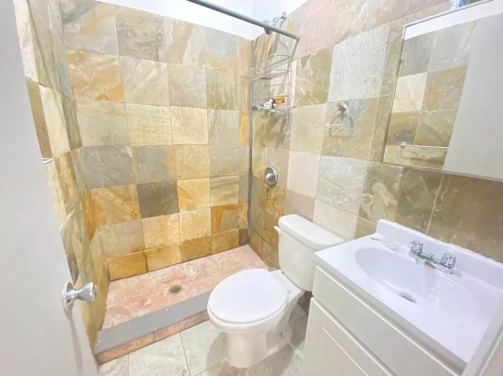 Private Bedroom in 4 Bedroom/2 Bathroom Home - Photo 7 of 12