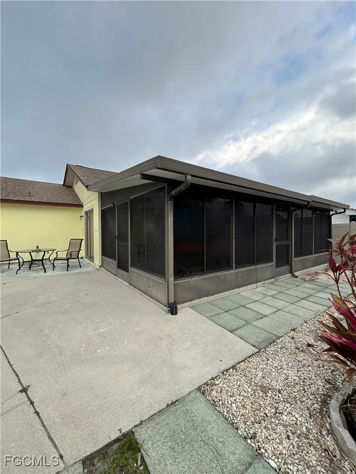 5560 Longleaf Dr - Photo 5 of 31