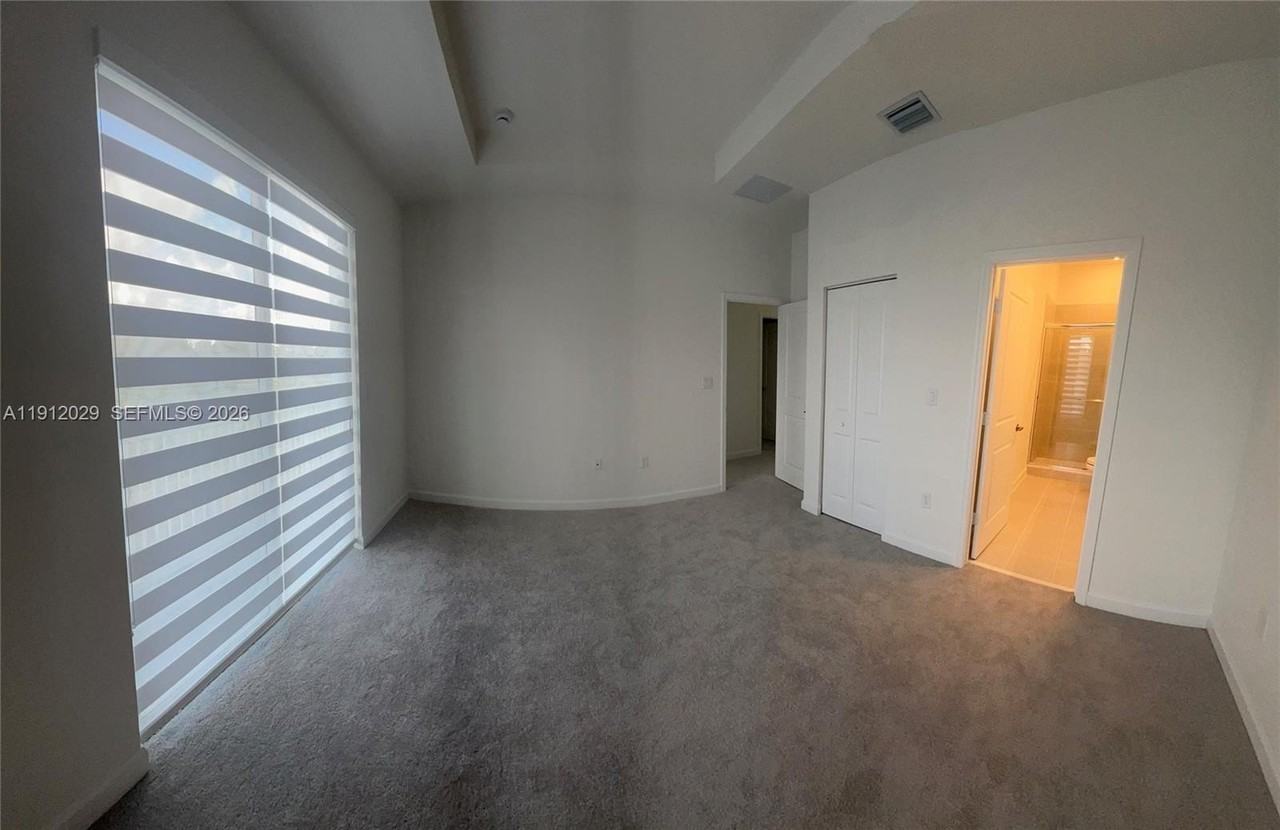 1406 Se 6th Rd #1406 - Photo 4 of 12