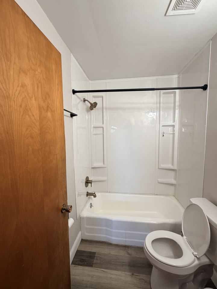 137 Greenwood Ave #1 - Photo 3 of 10