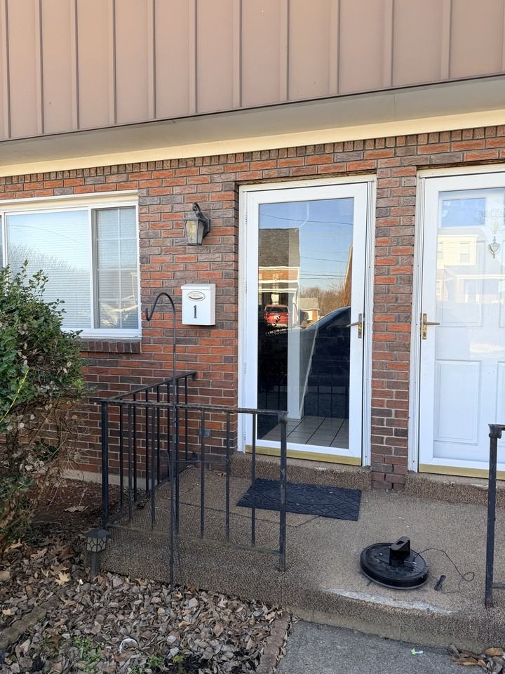 137 Greenwood Ave #1 - Photo 5 of 10