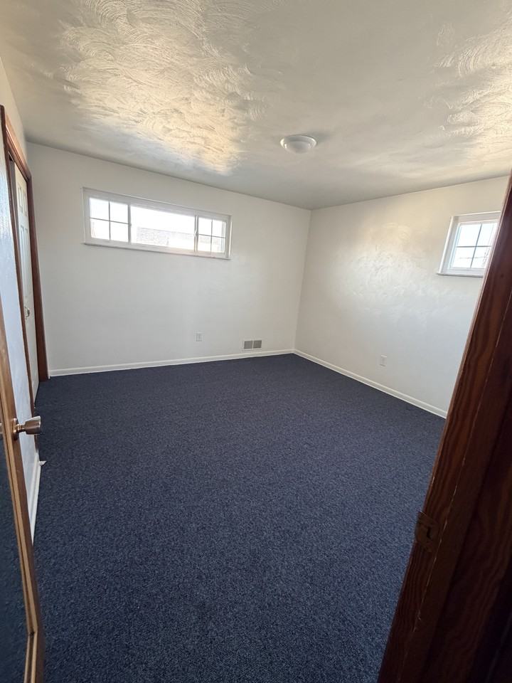 137 Greenwood Ave #1 - Photo 7 of 10