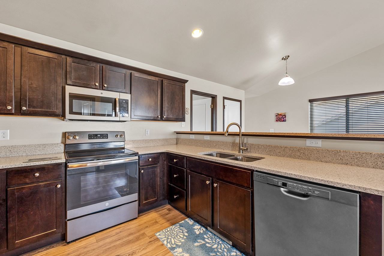 1240 Mary Ln - Photo 3 of 23