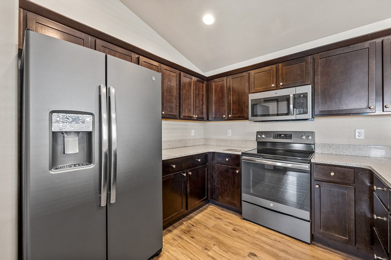 1240 Mary Ln - Photo 4 of 23