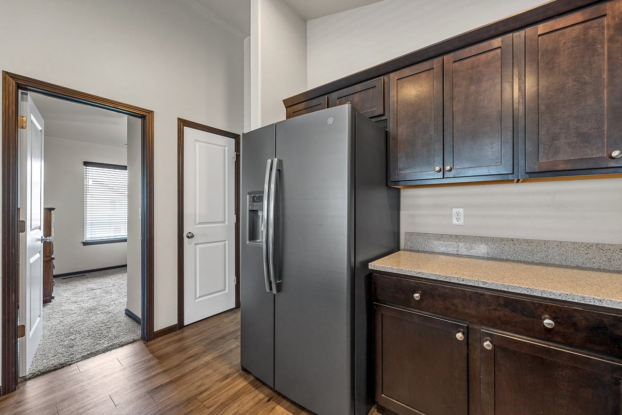 1240 Mary Ln - Photo 5 of 23