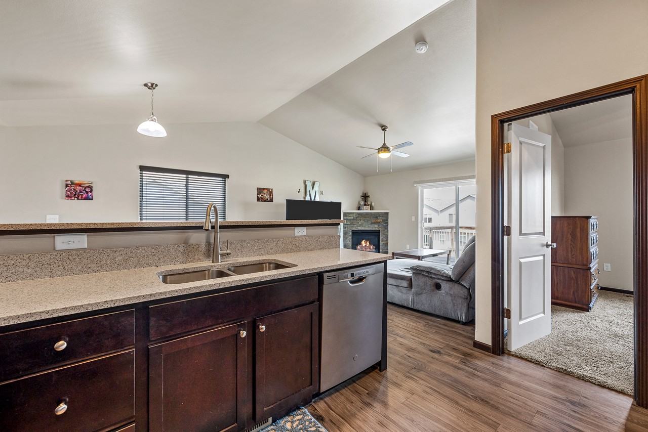 1240 Mary Ln - Photo 6 of 23