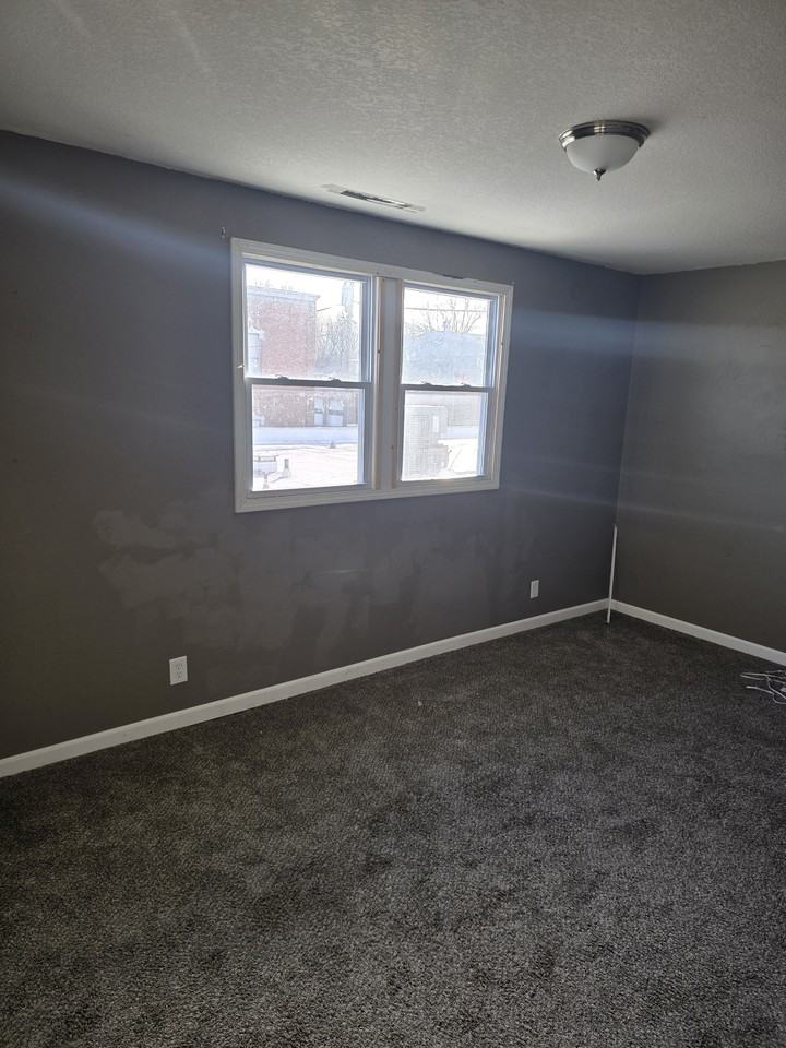 216 S Cavin St #8 - Photo 4 of 11