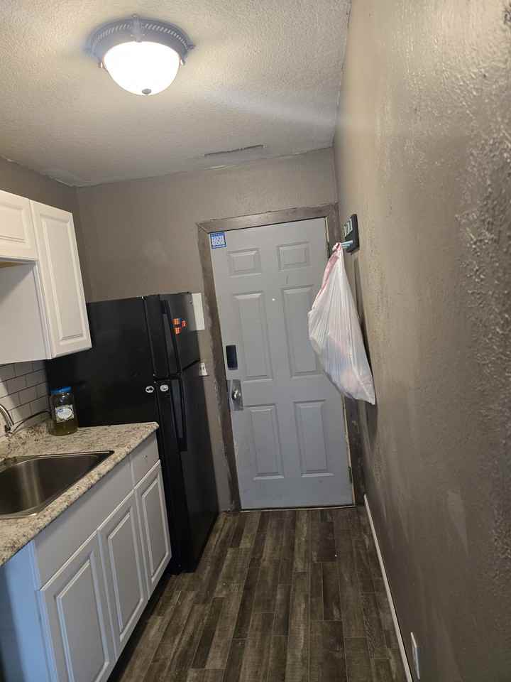 216 S Cavin St #8 - Photo 6 of 11