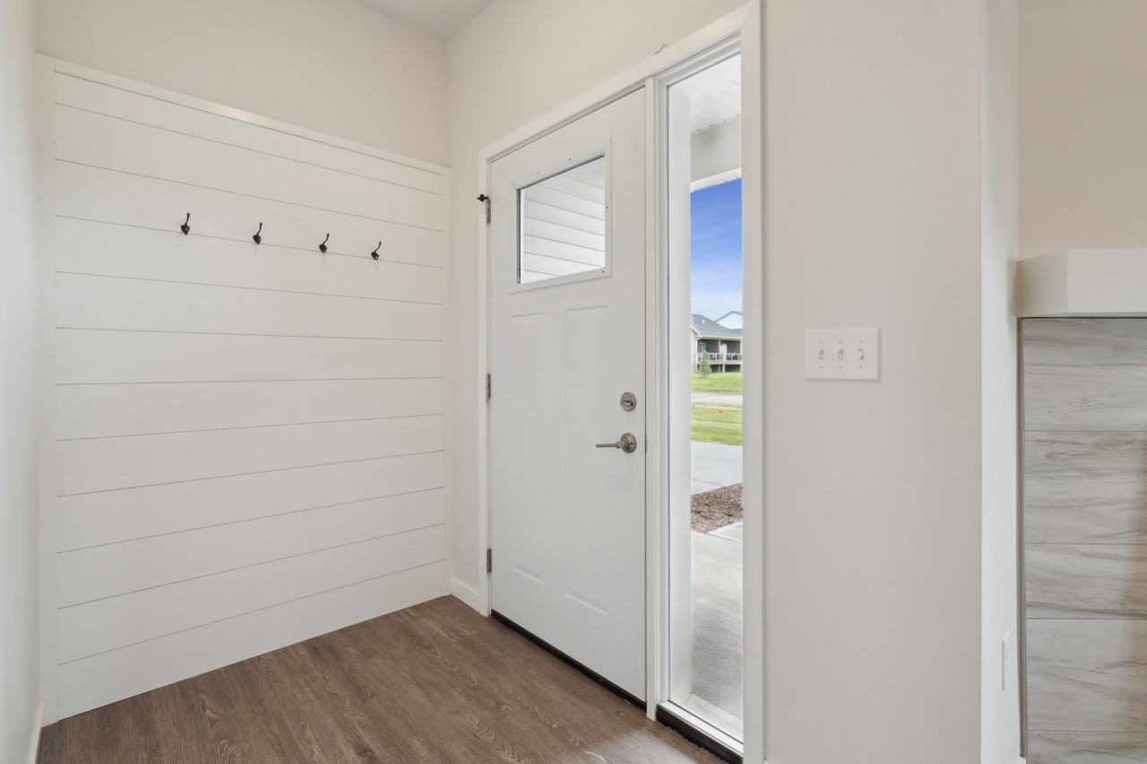 2232 Denison Ave - Photo 3 of 28