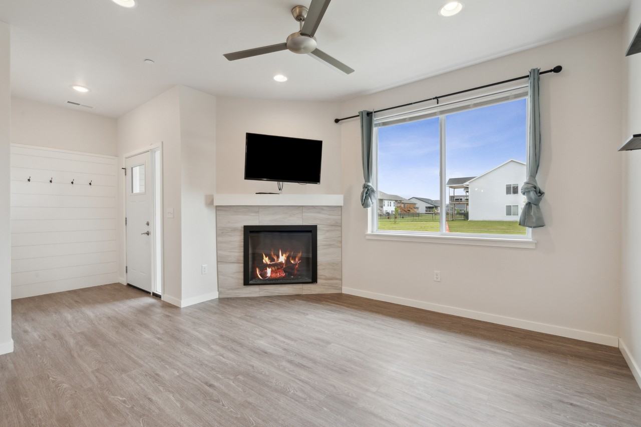 2232 Denison Ave - Photo 4 of 28