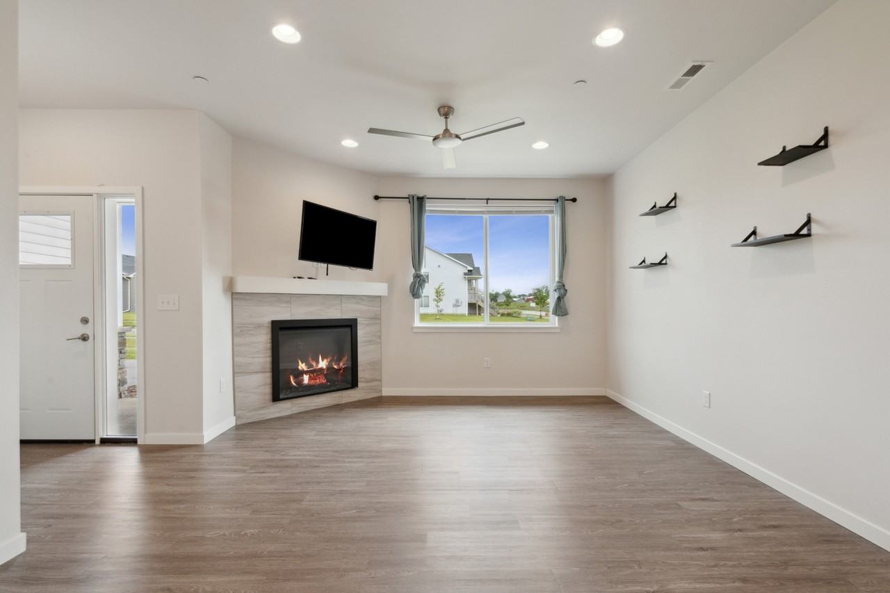 2232 Denison Ave - Photo 5 of 28