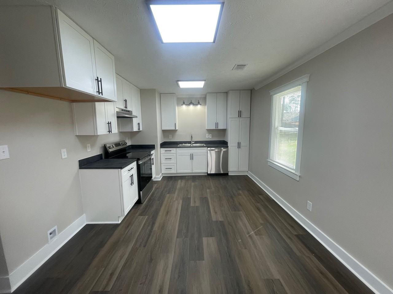 335 Cindy Dr Se - Photo 2 of 24