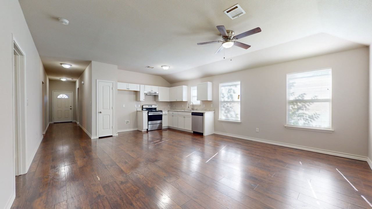 2104 Daniel St #1 - Photo 4 of 12