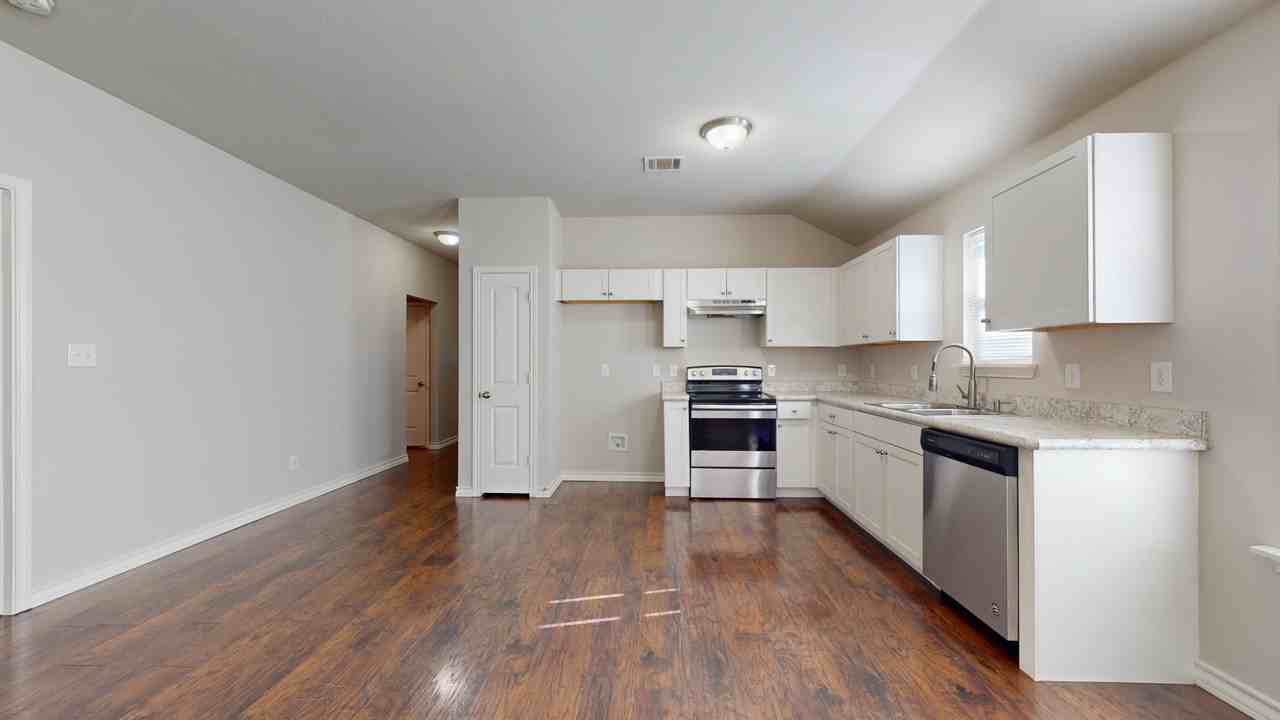 2104 Daniel St #1 - Photo 6 of 12