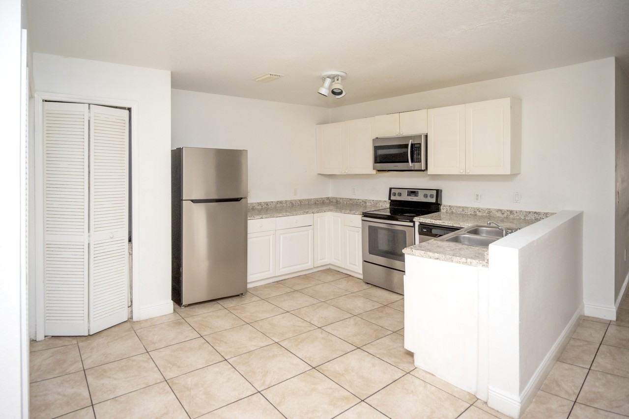 2814 Club Cortile Cir Apt A #A - Photo 4 of 14