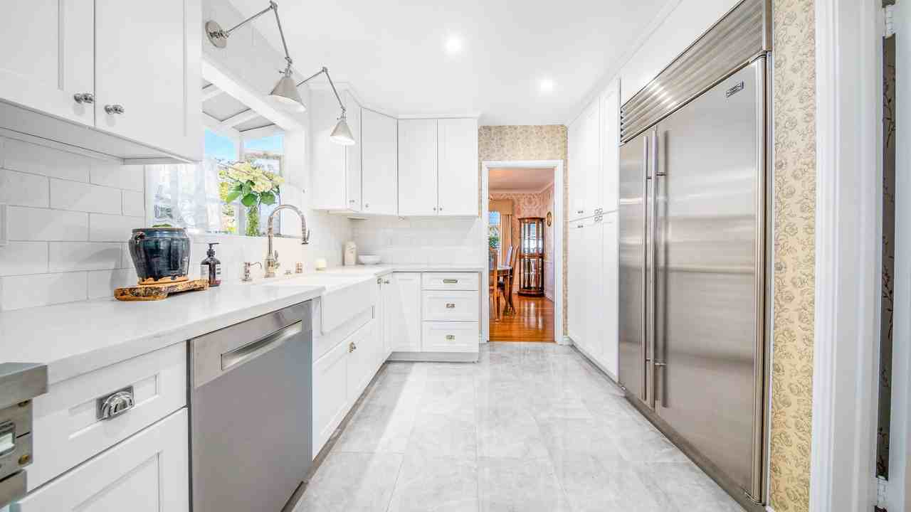 537 University Ave - Photo 5 of 44