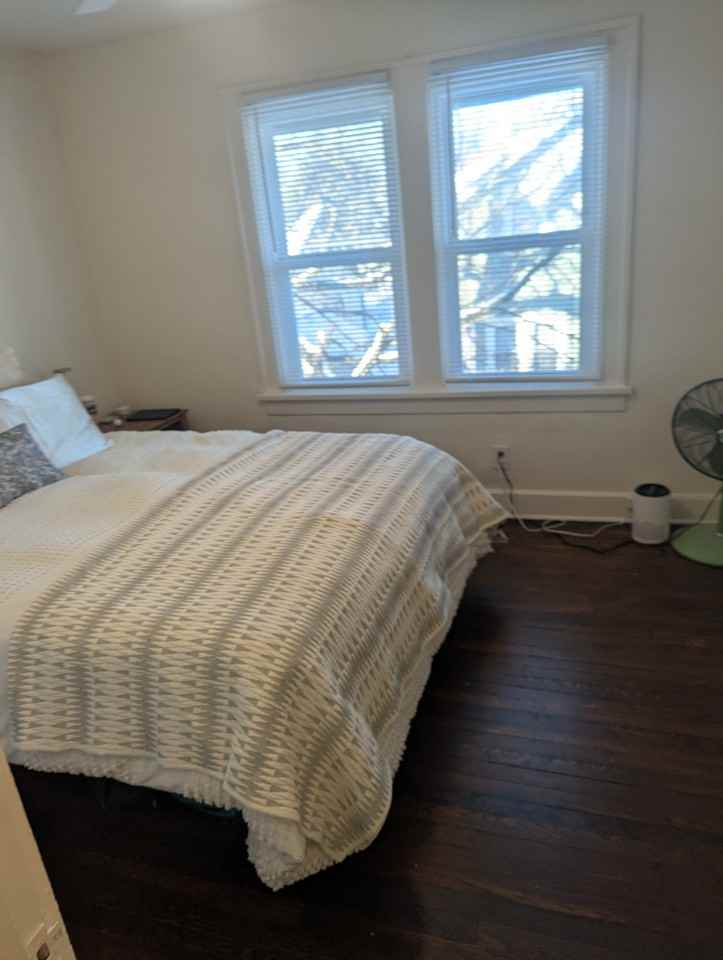 809 E 52nd St - Photo 4 of 10