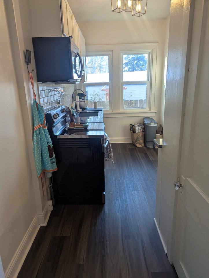 809 E 52nd St - Photo 7 of 10