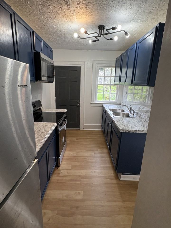 2310 Yancey Ave - Photo 5 of 9