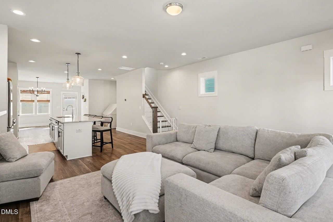 1252 Barreto Dr - Photo 6 of 27