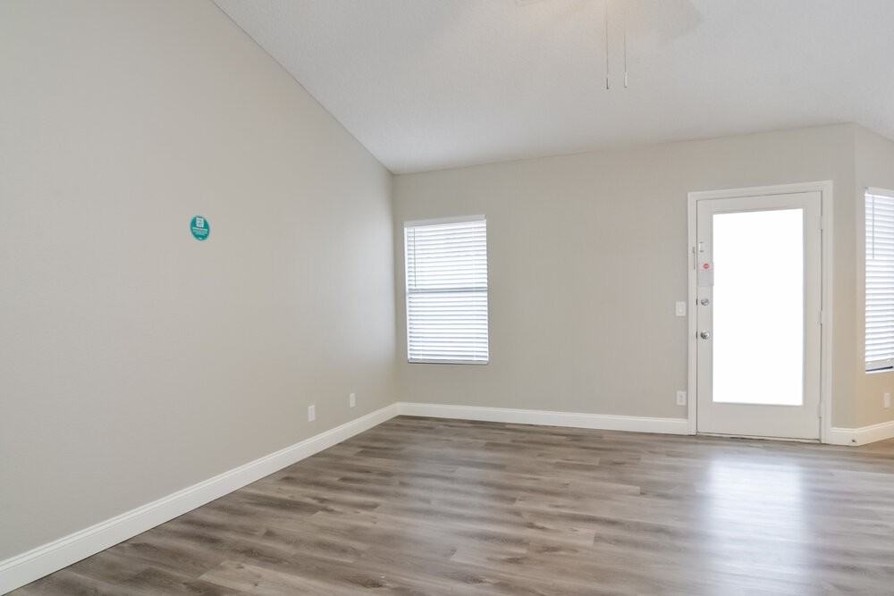 705 Skipjack Dr - Photo 5 of 16