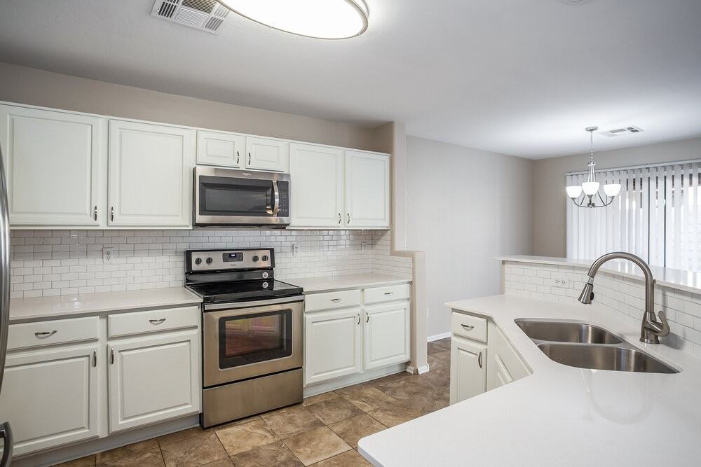 10952 W Elm St - Photo 4 of 15