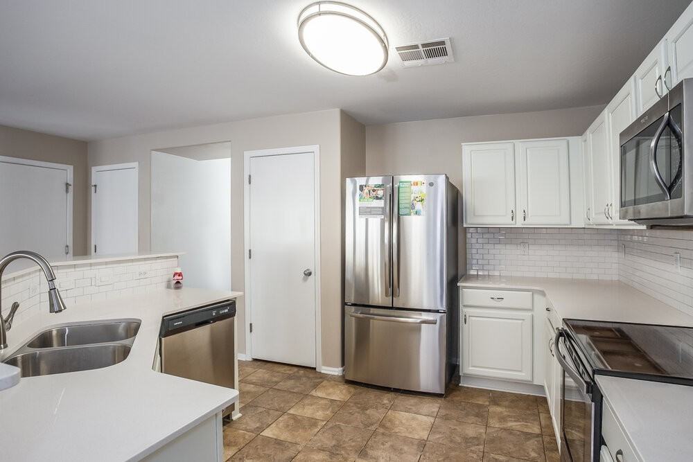 10952 W Elm St - Photo 5 of 15