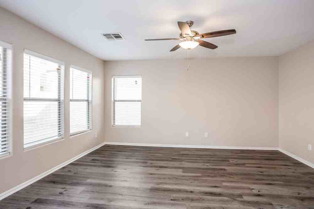 10952 W Elm St - Photo 6 of 15